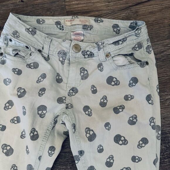 No Boundaries Gray & Black Skull Print Skinny Jeans Size 3 - Picture 2 of 7